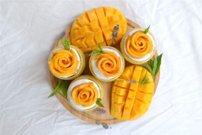 Chè xoài: hấp dẫn từ cách trang trí bắt mắt đến hương vị độc đáo, khó có thể lẫn được.
