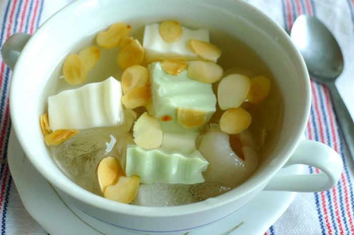 Chè khúc bạch cũng đủ làm nên hương vị ẩm thực riêng của người Hà thành.