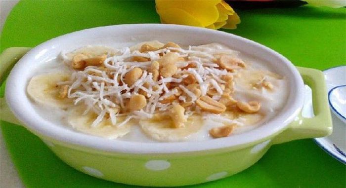 Chè chuối: thường được nấu rất kỳ công, có thể nói vị ngọt thanh của chè, ngon mà không quá đậm đủ để người ta phải nhớ mãi.
