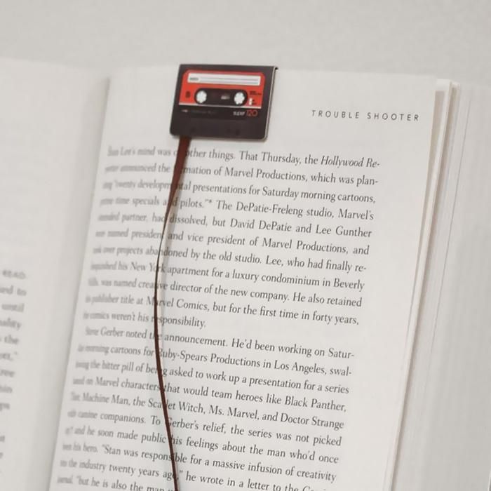  6. Ngoài ra, bookmark được làm theo mẫu băng cát sét cũng sẽ là nguồn cảm hứng đối với những độc giả đã đứng tuổi. Nó sẽ khơi gợi nhiều kỷ niệm trong quá khứ của họ. Nguồn: Boredpanda. 