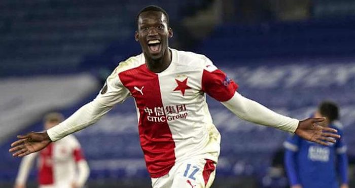 Sima từng ghi bàn vào lưới Leicester ở Europa League mùa này