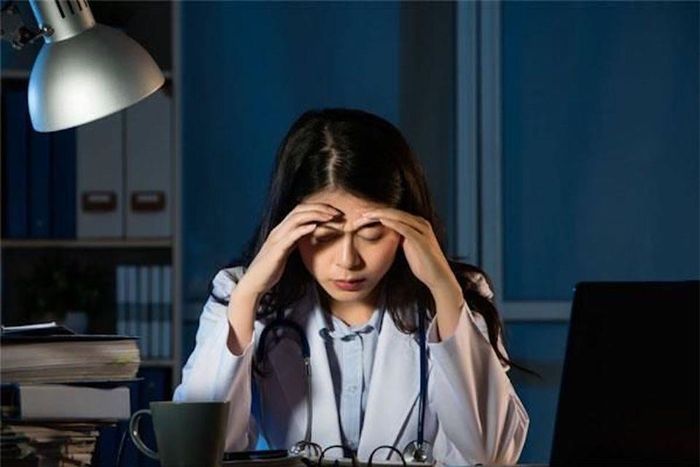 Thức khuya khiến da dẻ phụ nữ trở nên xấu xí