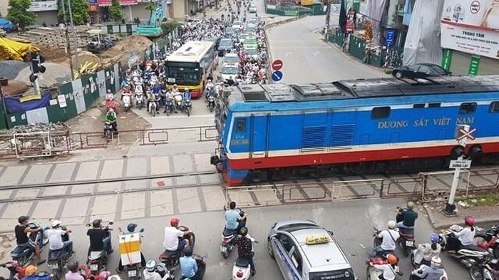Tiến sĩ Phan Lê Bình: "Các tuyến của đường sắt đang phải chịu một điểm nghẽn rất lớn đó là chỉ có đường đơn mà không có đường đôi'. (Ảnh: Di Linh)