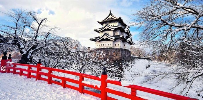 Tuyết đẹp nhất: Nhật Bản. Với vị trí địa lý đặc biệt, nhiều núi cao lại gần với luồng không khí lạnh từ Đông Bắc Á, quốc gia này là một trong những địa điểm có tuyết đẹp nhất hành tinh.