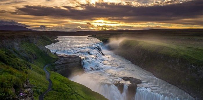 Không khí trong lành nhất: Iceland.Iceland có mật độ dân số thấp, thiên nhiên phong phú và chính phủ nước này cũng ra rất nhiều quy định nghiêm ngặt về bảo vệ môi trường. Chính vì thế mà Iceland luôn có nguồn không khí sạch nhất thế giới.