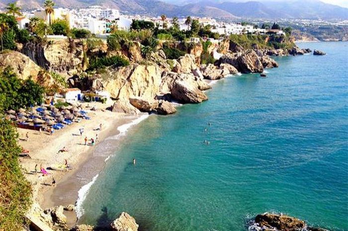 Tây Ban Nha có rất nhiều đặc điểm: khí hậu Địa Trung Hải, cơ hội đi du lịch tuyệt vời, cơ sở hạ tầng giao thông tốt cũng như các hoạt động xã hội và giải trí phong phú. Trên thực tế, 51% người nước ngoài ở Tây Ban Nha đánh giá các hoạt động giải trí ở đây rất tốt, cao hơn 19% so với mức trung bình toàn cầu.