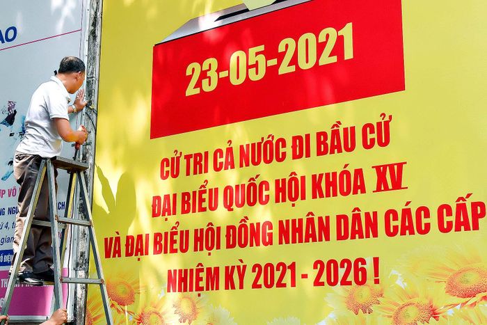 Pa nô tuyên truyền bầu cử được treo tại Nhà Thi đấu thể thao TP. Pleiku.