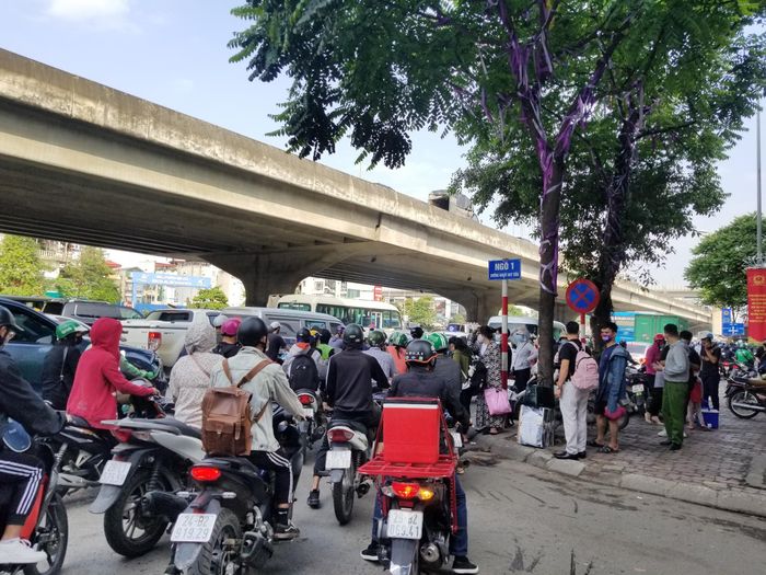 Đường Khuất Duy Tiến.