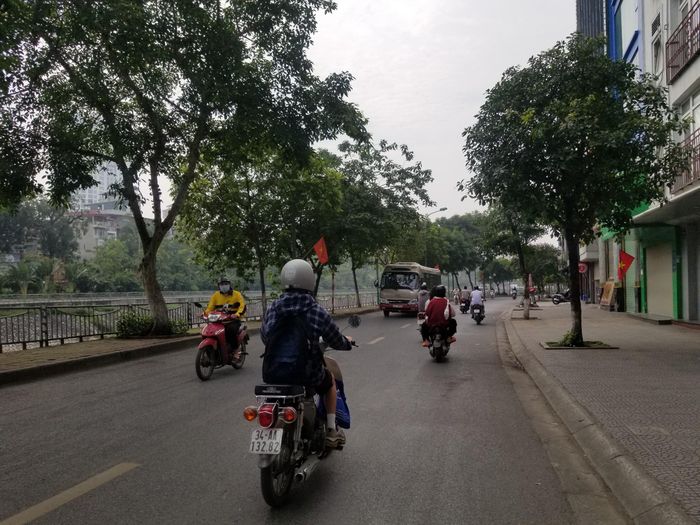 Đường Nguyễn Khang.