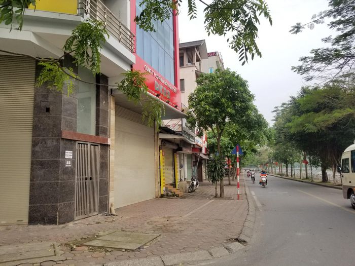 Nhiều cửa hàng cũng tạm ngừng kinh doanh.