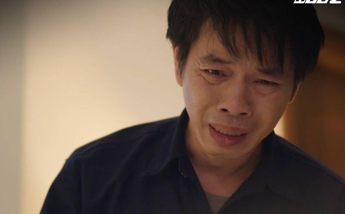  Trong khi đó, Ngọc cảm giác suy sụp hoàn toàn trước những lời tự thú của em gái: "Em không giỏi giang giống như anh hai nghĩ đâu. Em chỉ là đứa con thứ ba trong một gia đình tan nát thôi. Mẹ anh ta từng nói với em: Cô là thứ không cha không mẹ, sao dám lấy con trai tôi… Lúc ấy, chỉ có anh ấy đưa tay ra cứu em. Em không cần biết anh ấy có gia đình hay chưa. Lúc đó em không biết làm gì khác ngoài việc nắm lấy tay anh ấy mà sống”. 