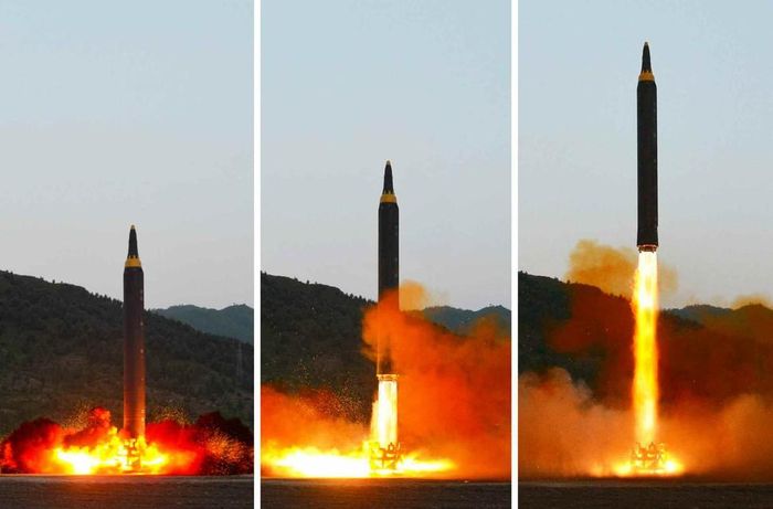 Được mệnh danh là "Sát thủ đảo Guam", tên lửa Hwasong-12 được cho là đã thực hiện ba vụ phóng thử đầu tiên vào tháng 4/2017, nhưng tất cả đều thất bại, trước khi thực hiện ba vụ phóng thử thành công tiếp theo vào tháng 5, tháng 8 và tháng 9/2017; sau đó Hwasong-12 được đưa vào biên chế chiến đấu.