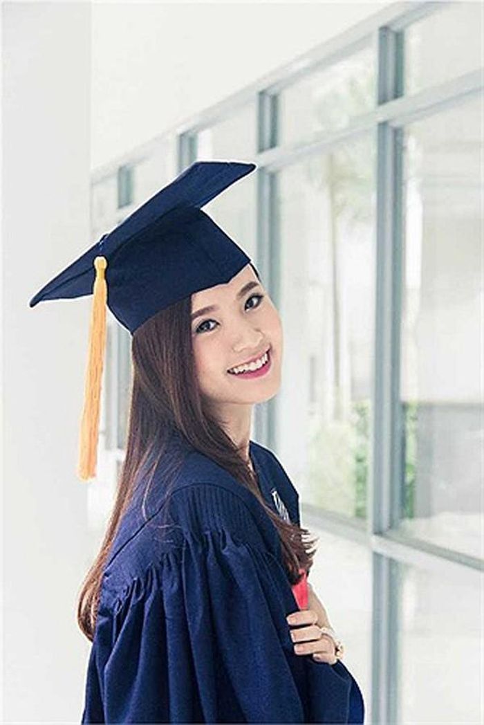 Nhiều nơi khắt khe quy định sinh viên không được phép mặc chúng ở những nơi công cộng như xe buýt, tàu điện ngầm, taxi, siêu thị...
