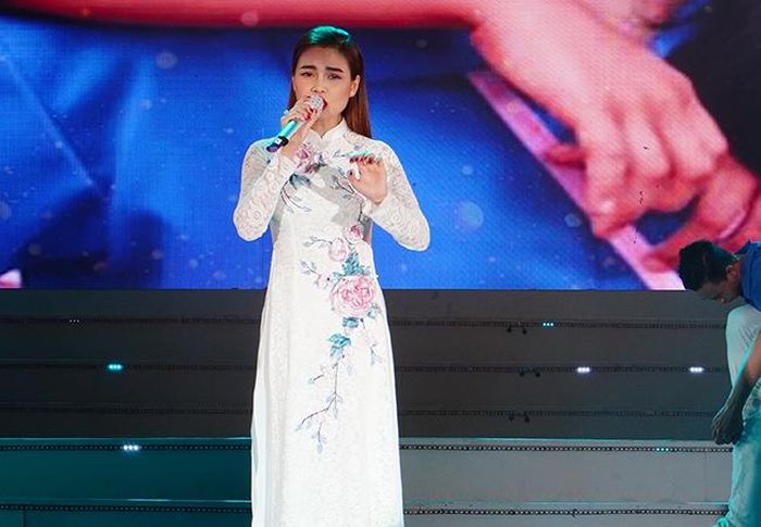 Giang Hồng Ngọc với 'Khát vọng' vừa tươi mới, hiện đại, đồng thời vẫn giữ được tinh thần, tư tưởng của các ca khúc đã ăn sâu vào tâm trí của người yêu nhạc cách mạng. 