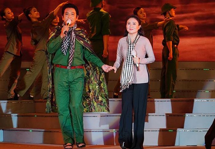  NSND Thanh Ngân và NSƯT Trọng Phúc gây xúc động với bài tân cổ giao duyên 'Lời người ra đi'. 