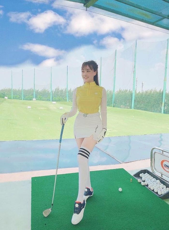 Cô nàng luôn biết cách khiến mình trở nên nổi bật trên sân golf