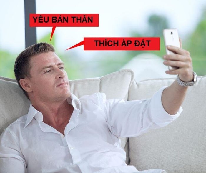 Đàn ông yêu bản thân và có tính cách áp đặt có thể hấp dẫn phụ nữ.