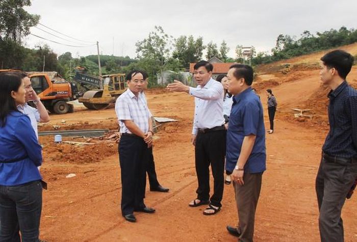 Thường trực HĐND tỉnh giám sát việc giải quyết kiến nghị cử tri tại huyện Quỳ Châu. Ảnh tư liệu: Mai Hoa