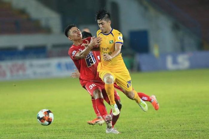 Phan Văn Đức (số 20) là học trò cưng của HLV Ngô Quang Trường. Ảnh: VPF