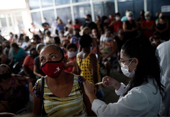  Brazil phụ thuộc vào vaccine từ Trung Quốc. Ảnh: AP. 