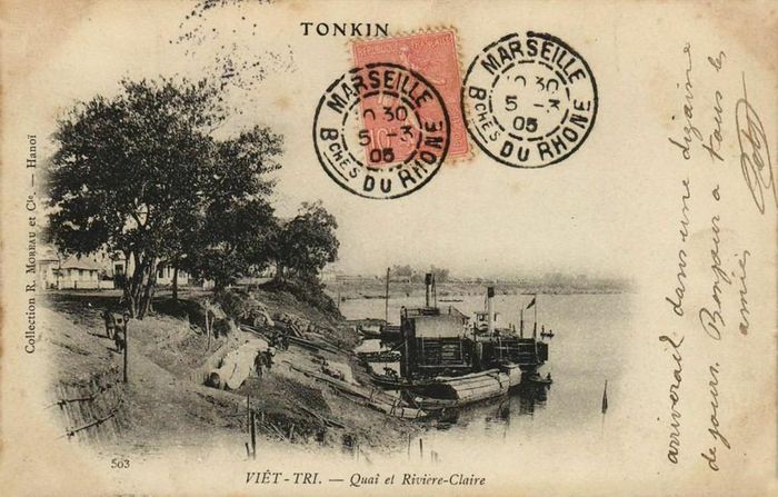 Khung cảnh tại bến tàu ở sông Lô, thị trấn Việt Trì năm 1905 (nay là thành phố Việt Trì, tỉnh Phú Thọ).