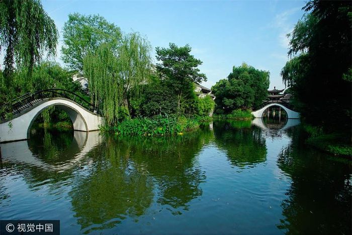 Cầu vòm phổ biến trong các kiến trúc ở Hàng Châu và các địa điểm khác trong khu vực Giang Nam của Trung Quốc.