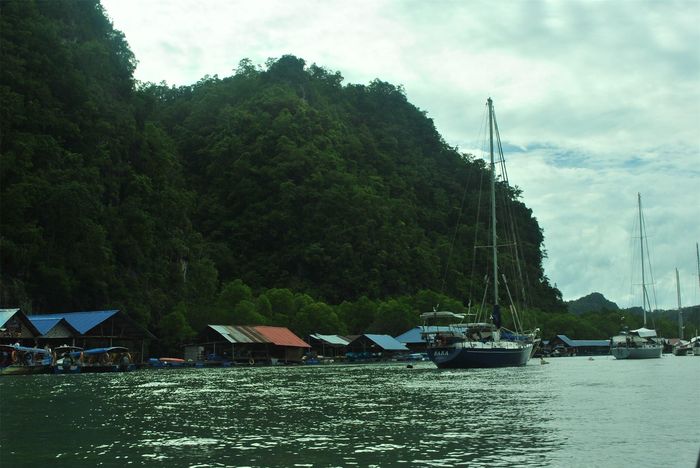 Nhà hàng trên đảo. (Ảnh Đoàn Sĩ)