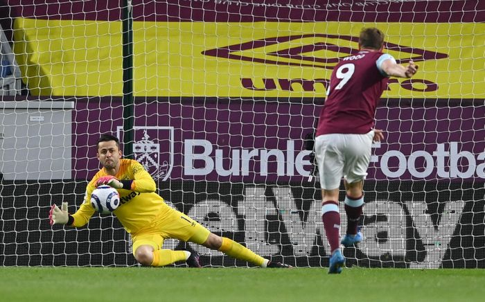 Từ cự ly 11 m, Wood sút quyết đoán vào góc xa đánh bại thủ môn Fabianski ở phút 19. Tiền đạo người New Zealand đang có phong độ cao. Trong 7 lần ra sân gần nhất, anh đã ghi 7 bàn, và kiến tạo 3 lần.