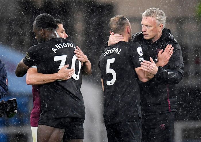 Tỷ số 2-1 được West Ham duy trì cho đến khi hết trận. Thầy trò HLV David Moyes tiếp tục gây áp lực lên Chelsea, khi khoảng cách giữa 2 đội chỉ còn 3 điểm. Cuộc đua vào top 4 Premier League đang diễn ra vô cùng gay cấn. Vị trí các đội có thể thay đổi chỉ sau một vòng đấu.