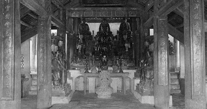Ảnh chụp trụ đá Phật Tích tại Tam bảo chùa Phật Tích của Bezacier công bố năm 1954. Ảnh: Tư liệu