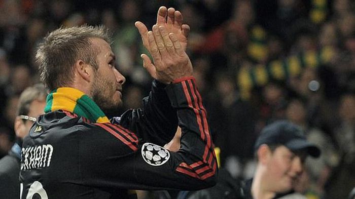 Beckham từng đeo chiếc khăn vàng-xanh mang ý nghĩa biểu thị chống đối lại nhà Glazer