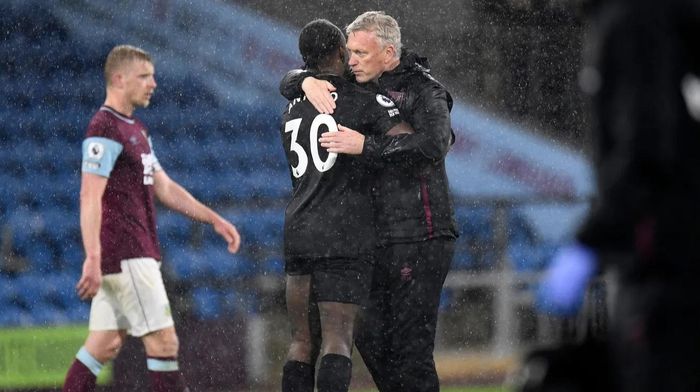 Niềm vui của thầy trò David Moyes sau chiến thắng
