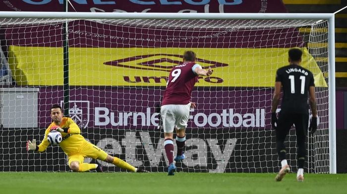 Tuy nhiên, West Ham lại để thủng lưới trước sau quả 11m chính xác của Chris Wood