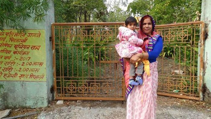 Ngày nay, nhiều nữ sinh theo học tại trường địa phương hơn nam sinh. Ảnh: Bhavya Dore