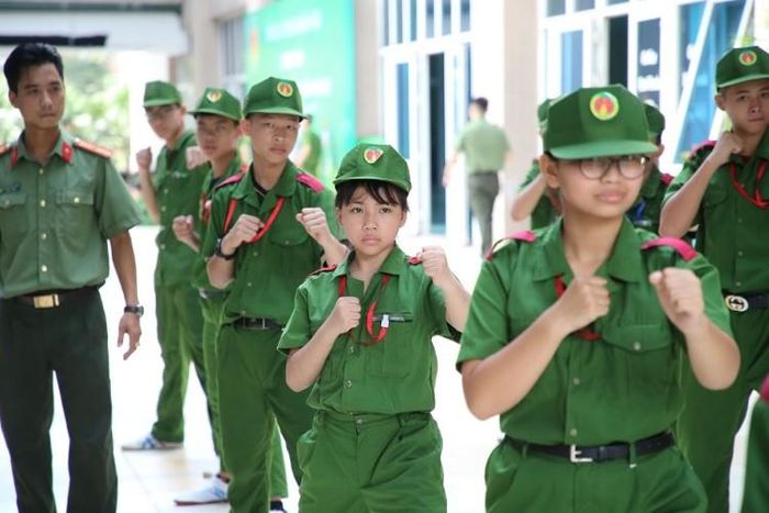 Học kỳ quân đội giúp trẻ học được nhiều kỹ năng mềm. Ảnh : Thế Đại