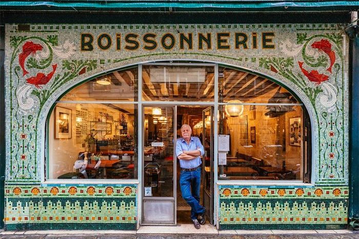 Khi đến Paris, Pháp, hầu hết du khách đều bị choáng ngợp bởi những địa danh nổi tiếng như tháp Eiffel, bảo tàng Louvre hay Khải hoàn môn...