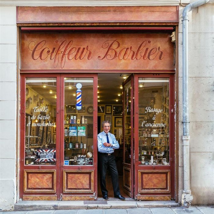 Một Paris không đẹp hoa lệ, nhưng vẻ đời thường của nó cũng khiến du khách phải xao xuyến.