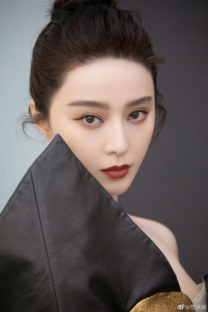 Cô cũng chăm xuất hiện trên trang bìa tạp chí.
