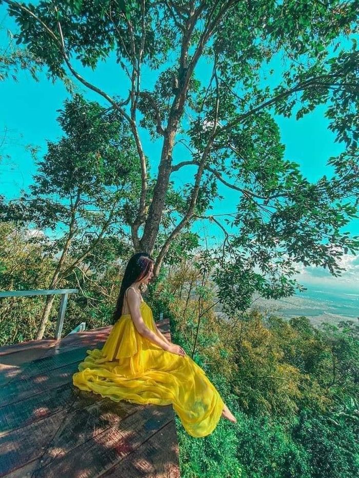 Phong cảnh hoang sơ và không gian yên tĩnh ở núi Cấm thu hút du khách. Ảnh: Nhà của mây.