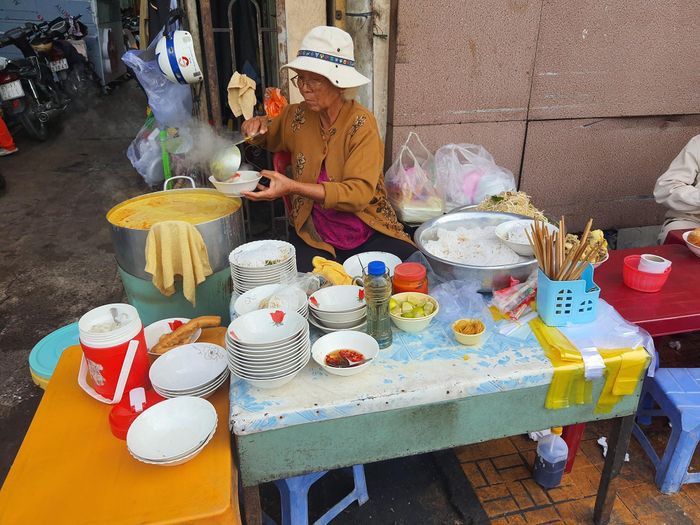 Quán bún nước kèn nổi tiếng ở gần chợ Châu Đốc. Ảnh: Phong Le Thanh.