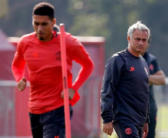 Mourinho phải xây dựng lại mối quan hệ với Smalling