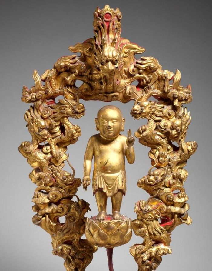 Tòa Cửu Long gỗ, sơn son thếp vàng, thế kỷ 18 – 19. Ảnh: TTD