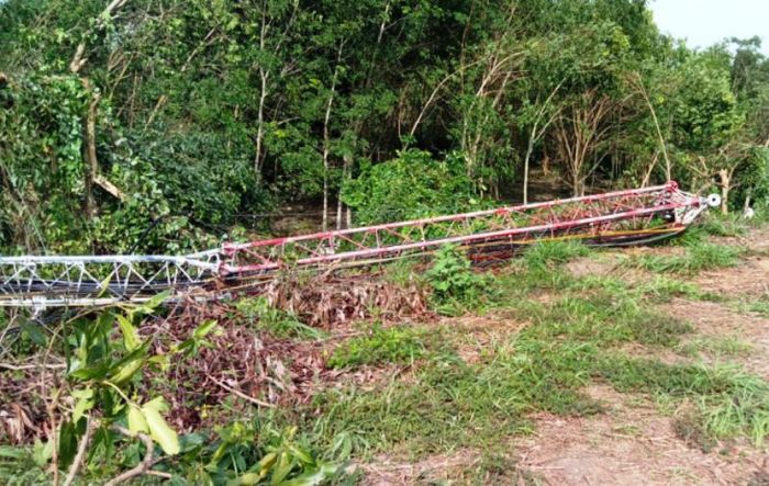  Cột phát sóng tại xã Minh Tâm bị gió làm gãy.