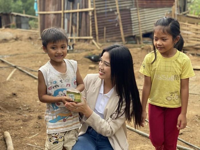 Dự án nhân ái của người đẹp. 