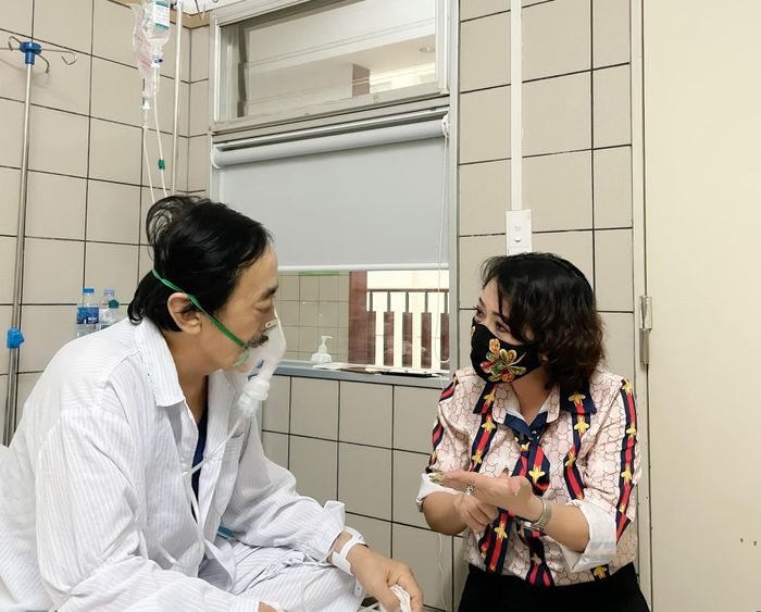 Nghệ sĩ Trà My vào thăm nghệ sĩ Giang 'còi'.