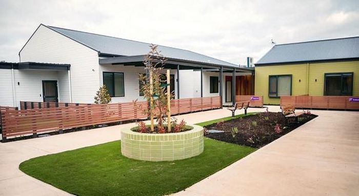 Ý tưởng xây dựng thị trấn Korongee Dementia Village hay còn gọi là "Làng Alzheimer" bắt nguồn từ thị trấn nhỏ De Hogeweyk, được thành lập lần đầu tiên ở Hà Lan vào năm 2009.
