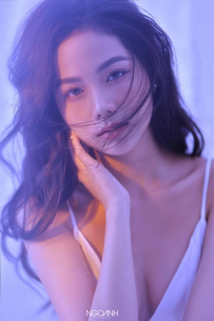 Khi có thời gian rảnh Thúy Hằng lại thử sức với vai trò người mẫu ảnh. Cô cũng đam mê kinh doanh và học thêm kỹ năng trang điểm.