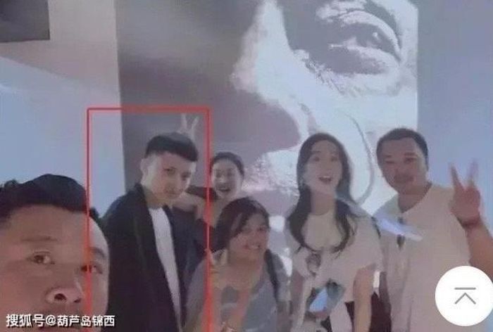 Lưu Diệc Phi vướng tin hẹn hò với nhiếp ảnh gia Lưu Kiện An. Ảnh: Sohu.