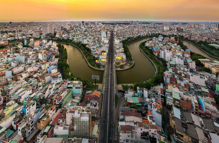 TS. Trần Du Lịch thì TP.HCM cần cơ chế phù hợp với siêu đô thị. Ảnh minh họa: Zing