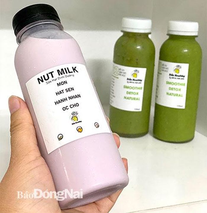 Món sinh tố “thanh lọc cơ thể” với 10 loại rau, củ, quả, hạt. Ảnh: Thủy Mộc
